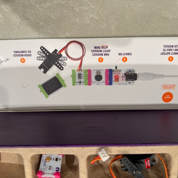 Little Bits Deluxe Circuit Kit and STEM Toy Ages 8+ - Picture 10 of 16